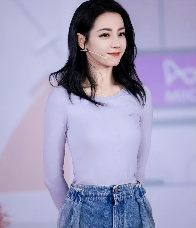 叶璇|放飞自我?叶璇扎俩小辫穿贴身保暖直播,网友:擦边、精神有问题