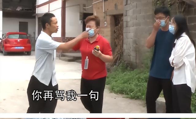 房子借给亲戚住,想拿回反被要求赔钱,亲戚:住了20年,凭啥搬?