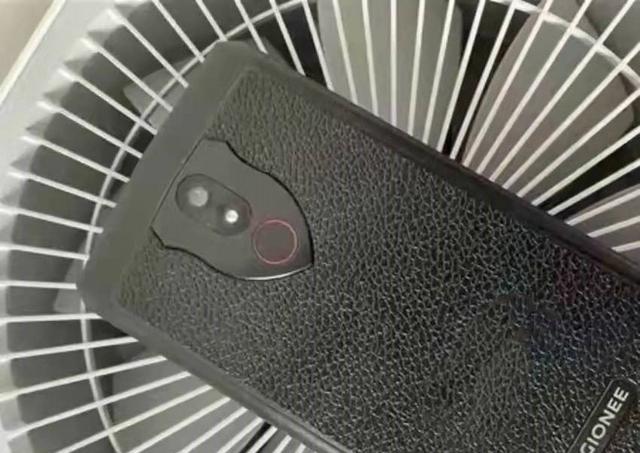 电池|8500mAh大电池+3D人脸+指纹解锁，跌至1075元，售价更亲民