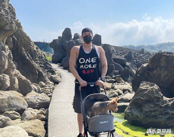 陈紫函|何润东47岁肌肉超惊人!曝「摆烂式健身法」:不喝酒就没人生啊