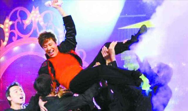 解晓东|解晓东：曾连登14年春晚，巅峰时退隐，53岁颜值依旧耐打