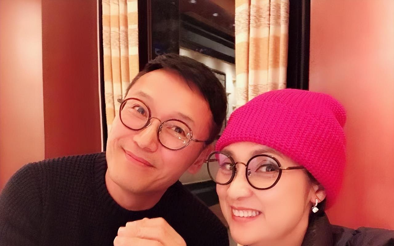 苗侨伟|63岁苗侨伟移居加拿大，被曝在当地开餐厅，外形不修边幅变化大