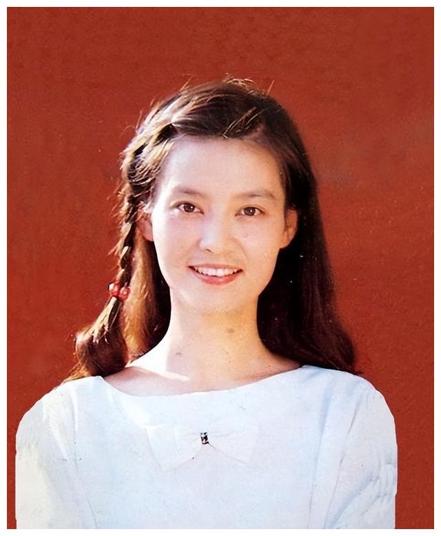 潘虹|金鸡奖影后,离婚后经历3段感情,今膝下无子,她的感悟让人心碎