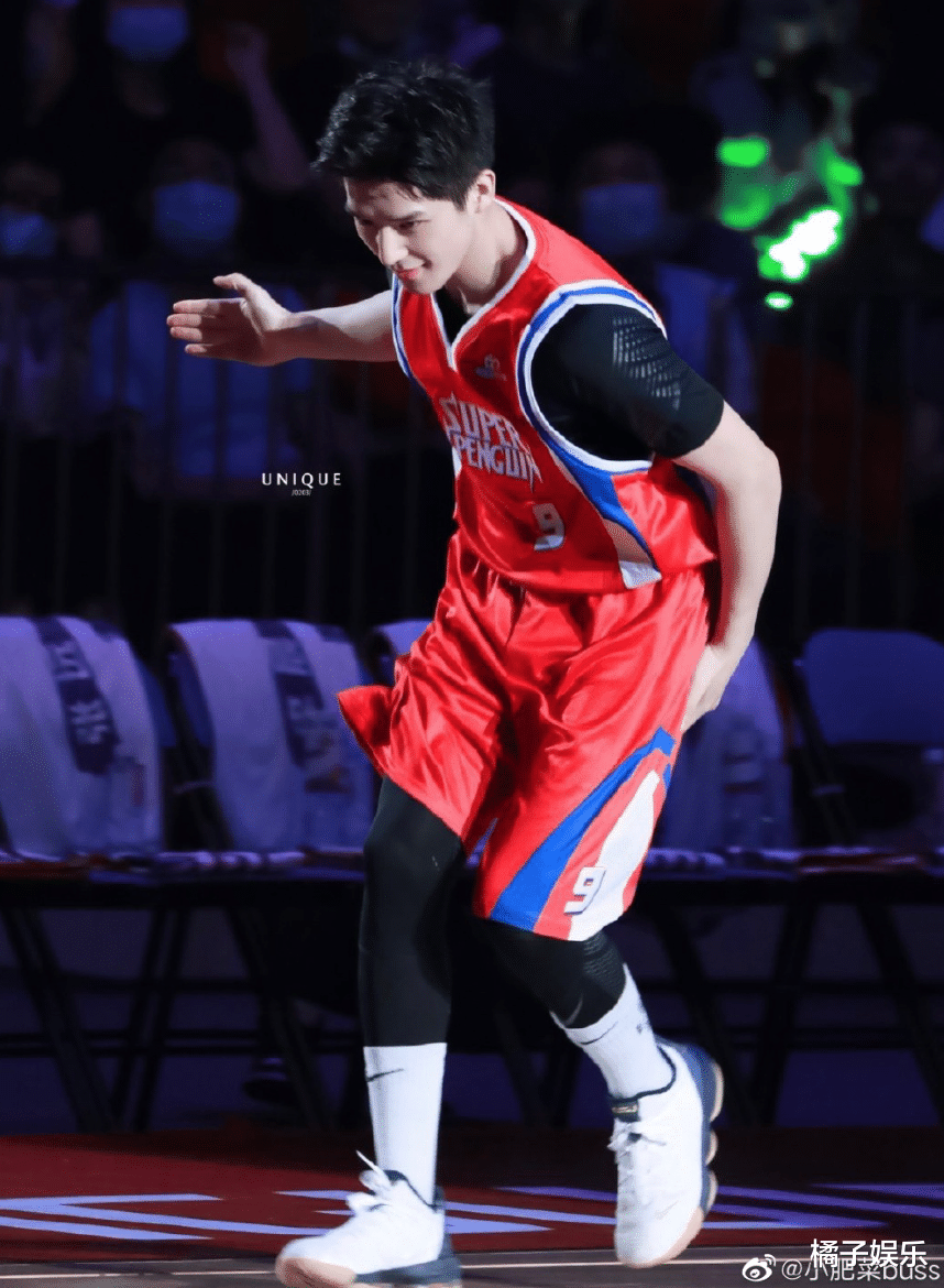 男团|这是什么男团成员？林一少年感银发造型，颜值吊打南韩男团门面！