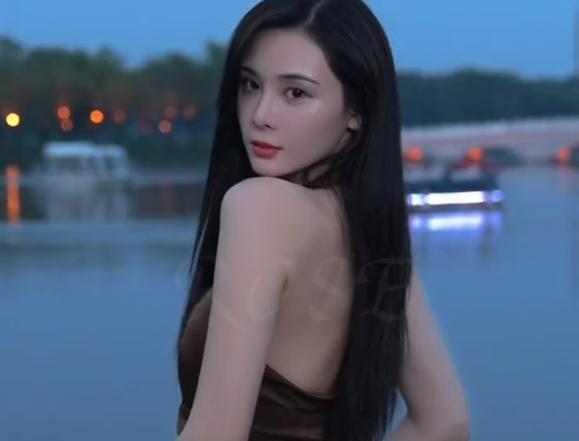 张颖颖|张颖颖疑与汪小菲提前过七夕，大方牵手秀恩爱，无名指钻戒引争议