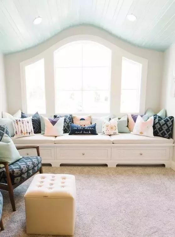 多功能飘窗还可以这样设计?瞬间多出一个小客厅,大家争着模仿