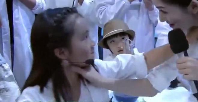 谢娜|主持一姐谢娜，如今全是差评，狼狈至极