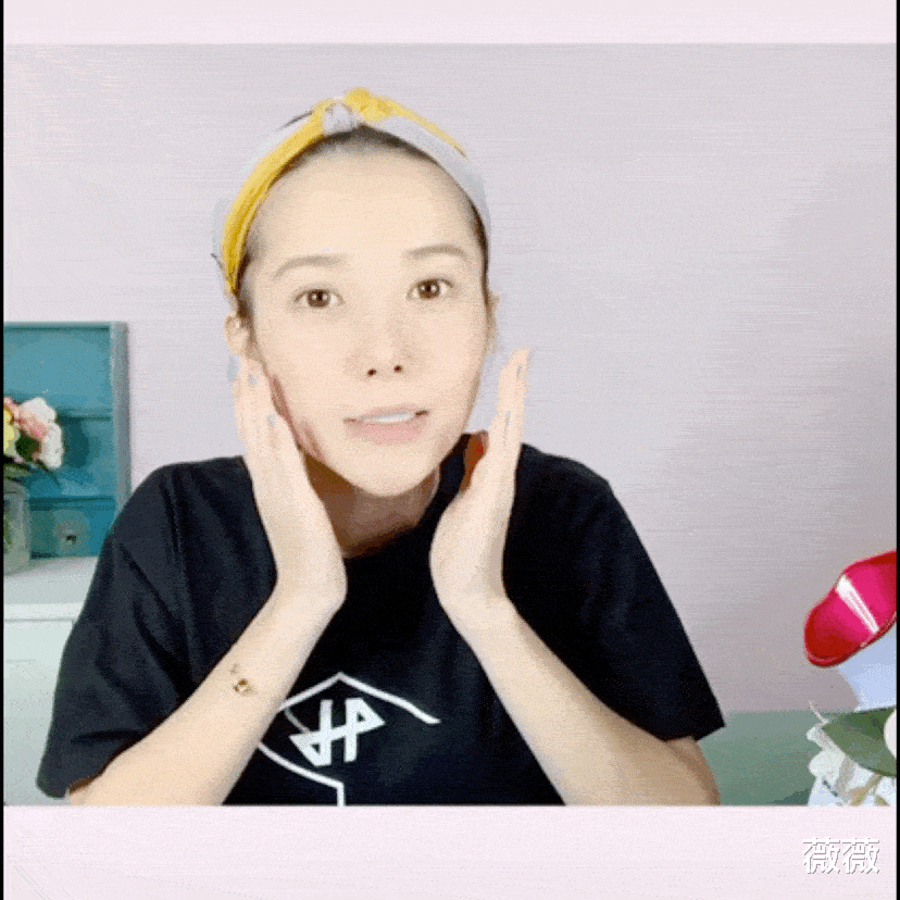 57岁章小蕙晒化妆台都是大牌，皮肤好得似30岁，一次交往5个外国男友