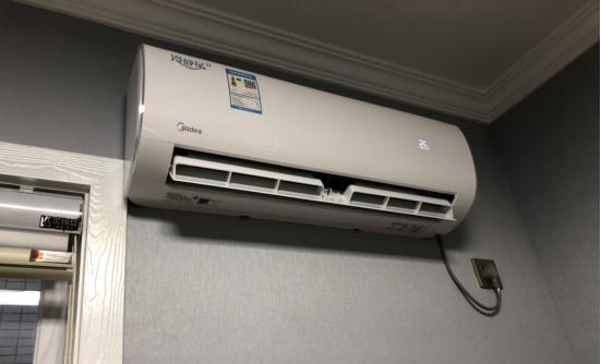 地暖被扒掉，更多人开始装暖气片？业主坦言，有四点地暖比不了