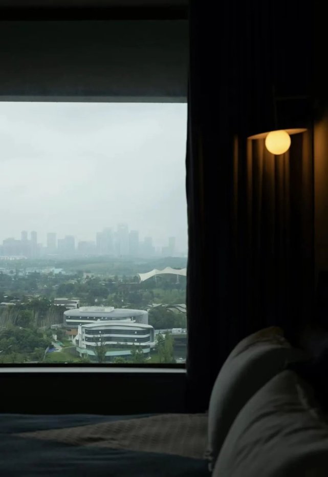 141㎡居然把阳台做成吧台,满满人间烟火气