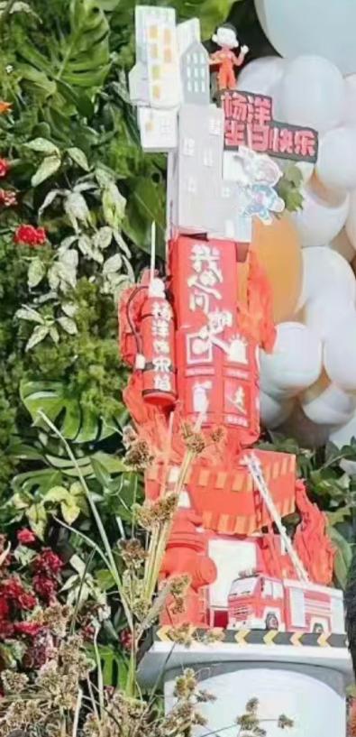 杨洋|31岁杨洋剧组庆生，40°高温拍冬戏显不易，身形瘦削让人心疼