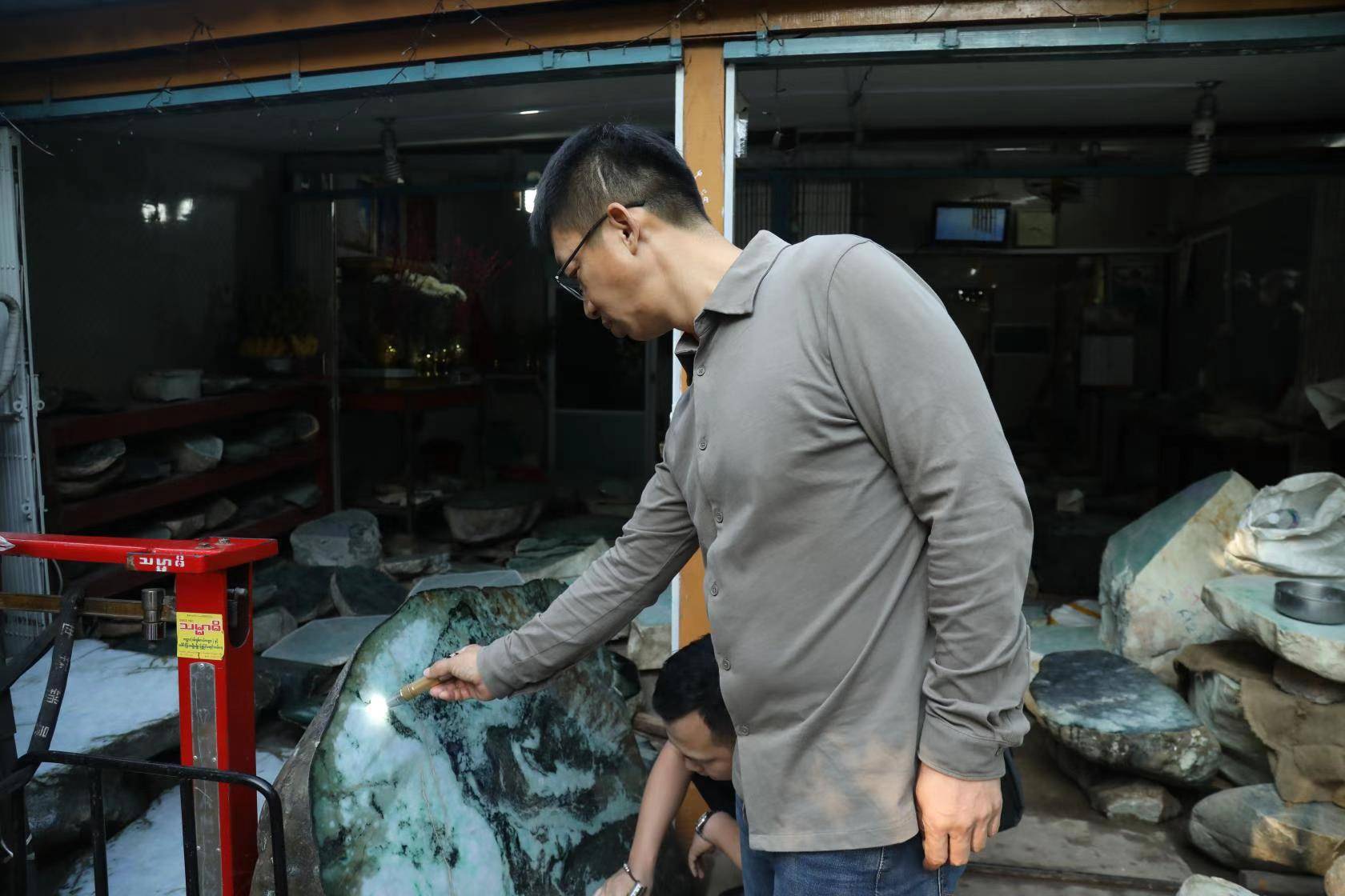 |20年玉石生意人分享,教你挑到好翡翠