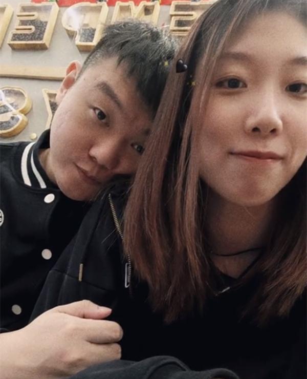 师父|德云社“霄”字科大师哥发文,晒新年祝福,一半给师父一半给女友