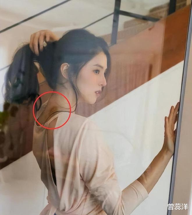 崔雪莉|赤身的狗、扭曲的四肢,诡异画作细极思恐,又是一个崔雪莉?