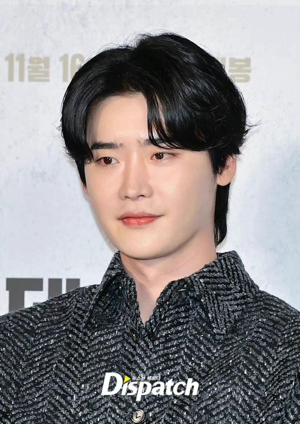 李钟硕|李钟硕车银优亮相新片发布会，前者肿成发面馒头，后者完全碾压