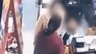 孩子在校打闹，母亲带孩子上门道歉，反被对方殴打？