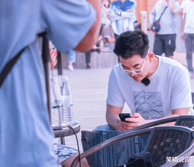 林峰|披哥涠洲岛录节目：任贤齐合影被吓出表情包，林峯帅气有礼貌！