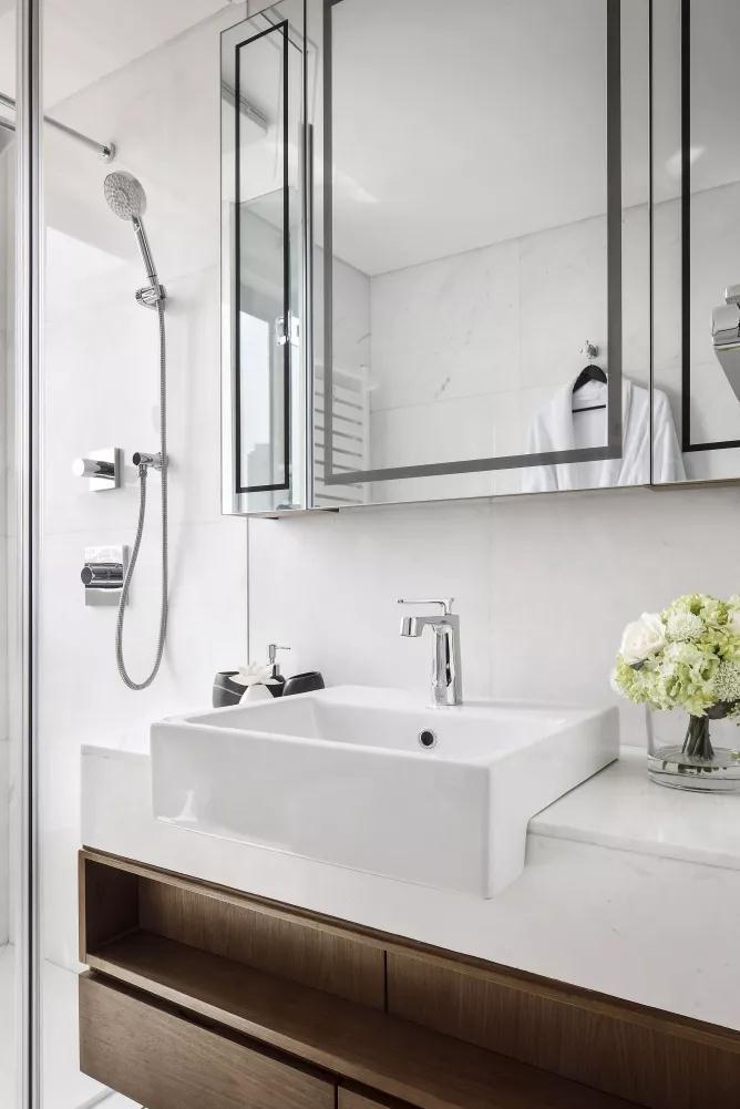 126㎡新中式,黑白水墨图案的挂画彰显中式品味~