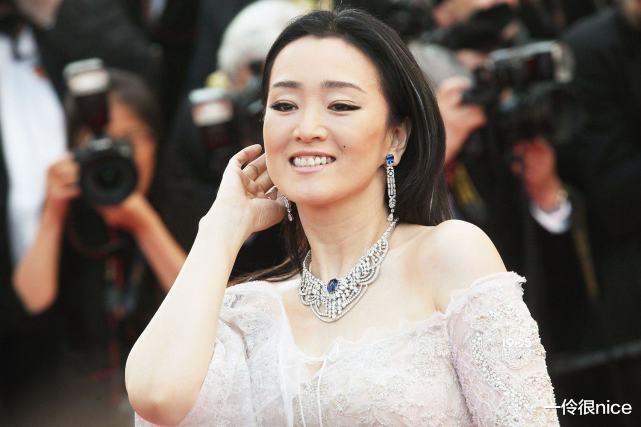 巩俐|巩俐的傲气来自哪里？巩俐自称与家庭教育分不开，值得学习