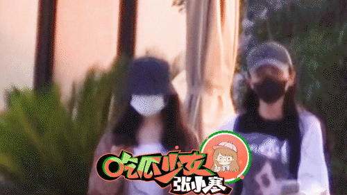 富大龙|赵丽颖相约好友做Spa，穿便装、拖鞋接地气，脸太小口罩戴不住