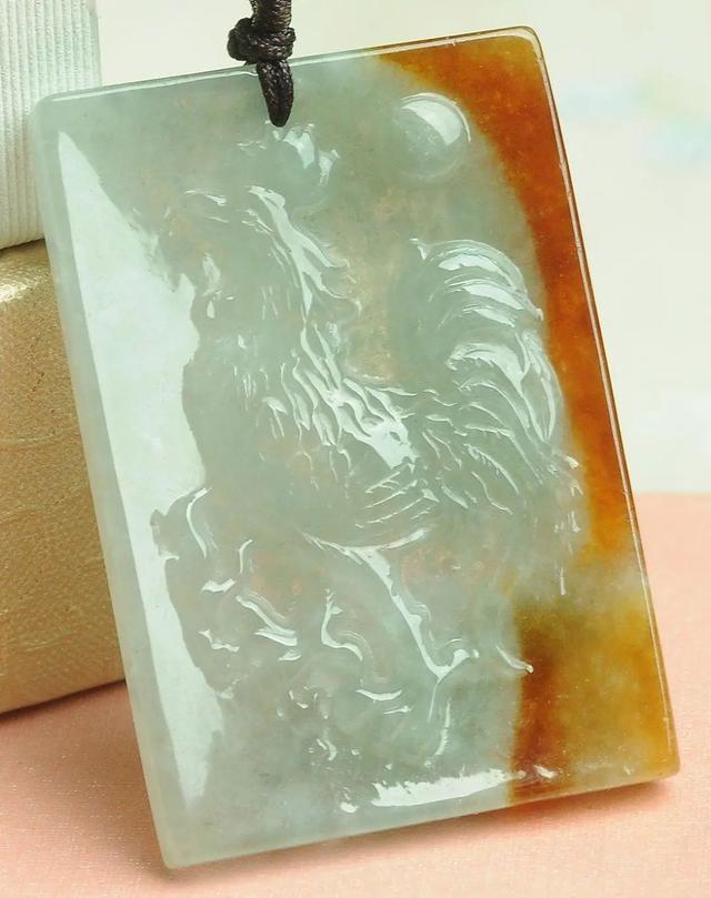 翡翠|天亮报晓的吉祥之物，翡翠鸡到底有什么寓意呢？