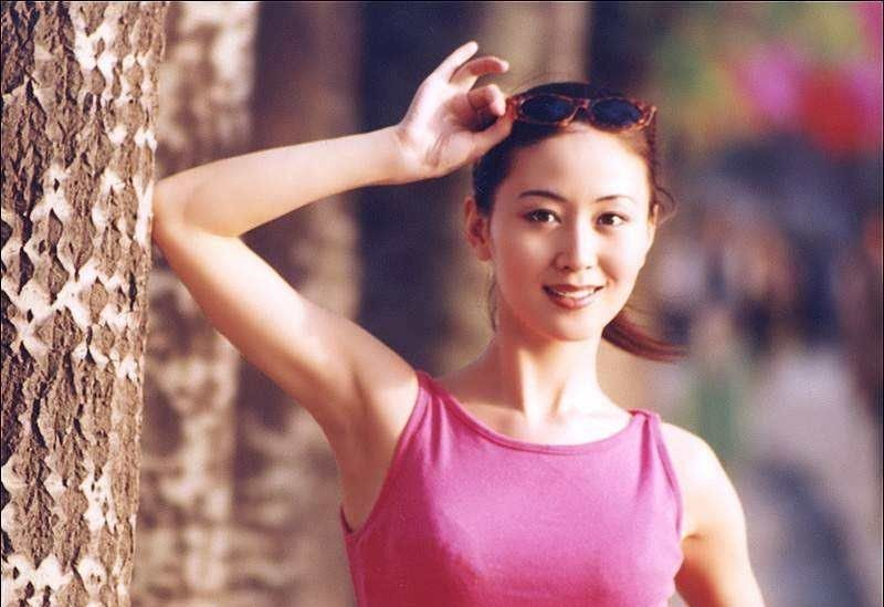 汤加丽|“人体模特”汤加丽：当年写真集卖脱销，成名背后的得与失