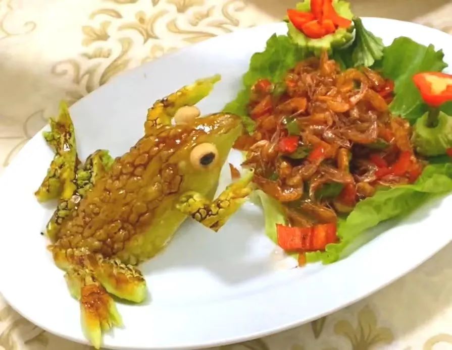 湖南一父亲给女儿做饭,偶然发现摆盘天赋,家人:吃饭像开盲盒