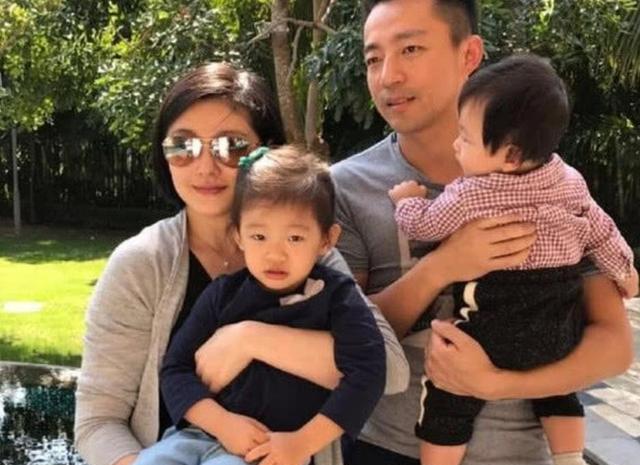 大s|大S婚后首晒近照，和具俊晔穿情侣装现身，秀出和老公同款文身