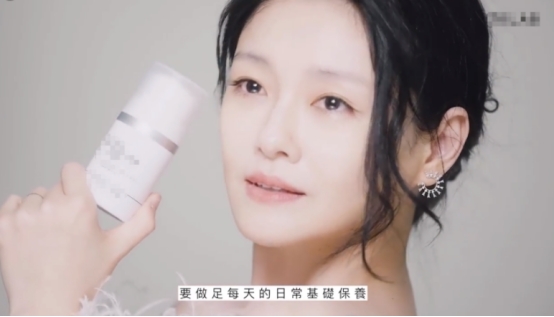 高跟鞋|45岁大S终于复工!二婚后纹身遍布疲态尽显,自夸为美容大王被嘲