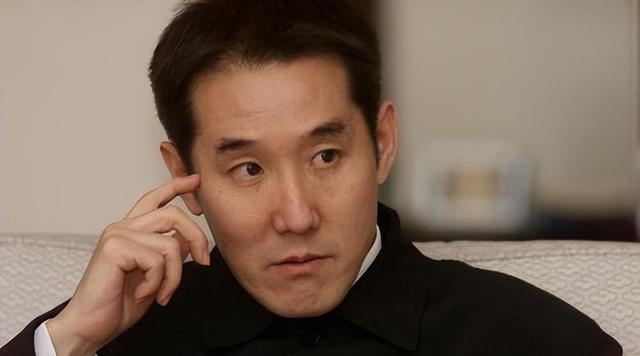 侣皓吉吉|侣皓吉吉：毁容后父亲海岩心疼，被强捧的“太子”，当导演终出名