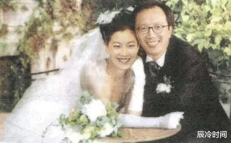 伏明霞|伏明霞：退役后嫁大26歲老公，結婚5年生3娃，70歲丈夫想生第四胎