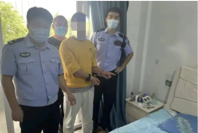 浙江杭州,王先生在刷小视频时,突然发现有个人像自己的妻子