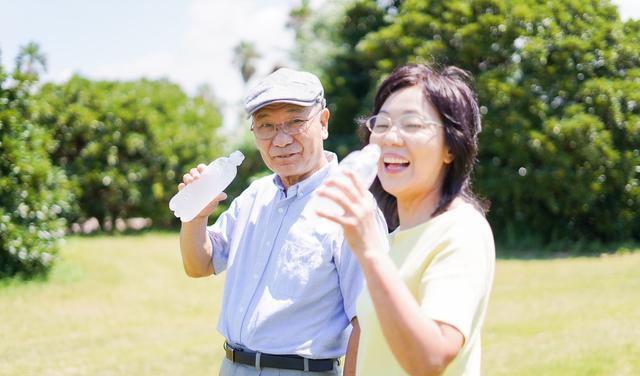 鳊鱼|搭伙老伴要求每月再给3千零花，68岁大爷怒：你真把我当冤大头了