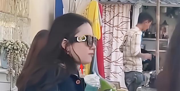 刘亦菲|刘亦菲被偶遇，抓拍的状态不一，网友：为啥忽胖忽瘦？