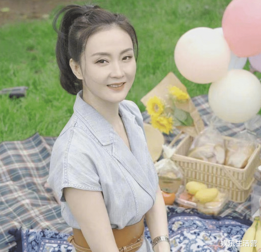 王艳|王艳15岁儿子王泓钦，称家中妈妈地位最高，小时曾扇妈妈耳光