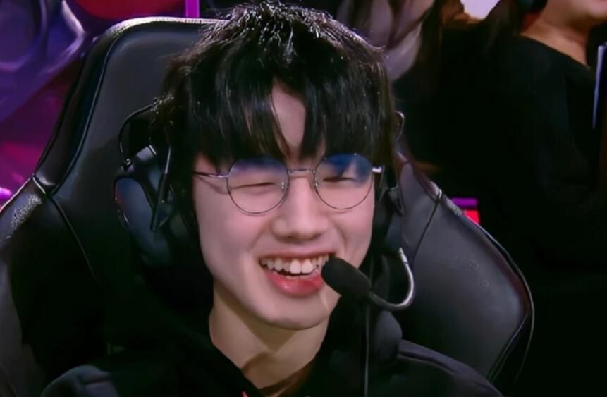 小小|梦岚鹏鹏巅峰赛撞车,一局五个职业,绝活主播小小娥人快麻了