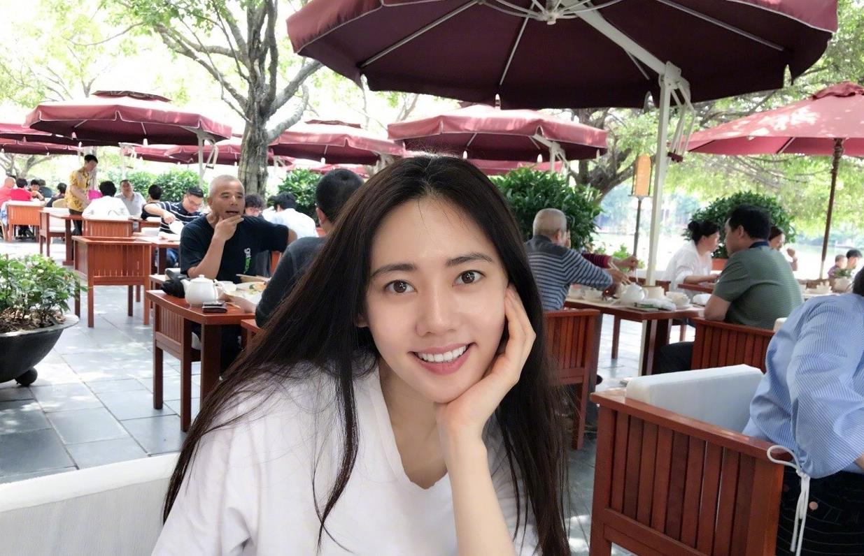 65岁大妈雇佣男保姆后,大妈:既不用生气,还可以享受生活,真好