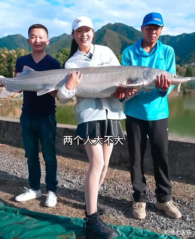 |垂钓圈的邪风!网红穿“超短裙”钓百斤大鱼,真钓鱼还是打擦边球