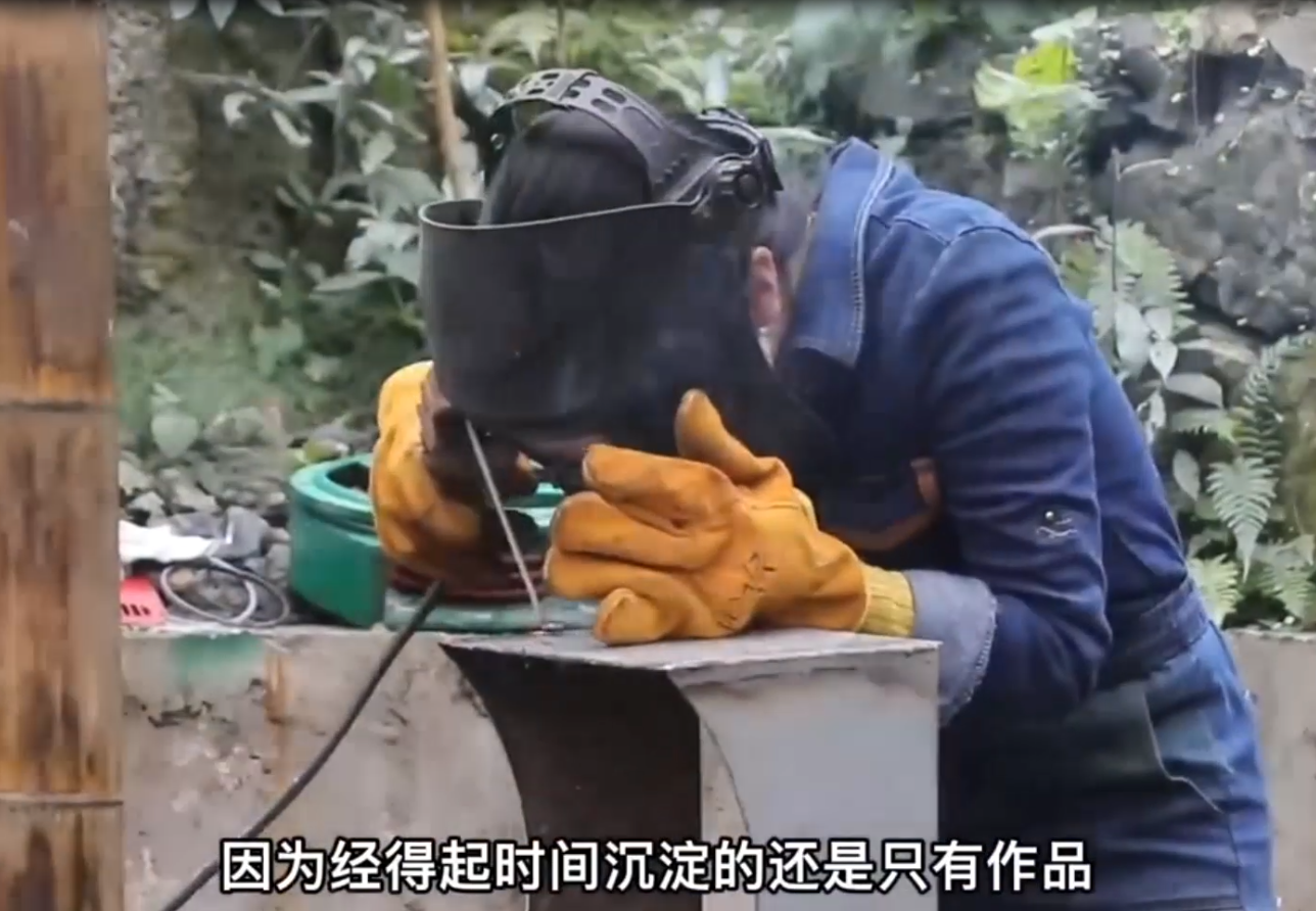 林果儿:重工业版李子柒,170多斤电机背着走,20分钟修好自吸泵!