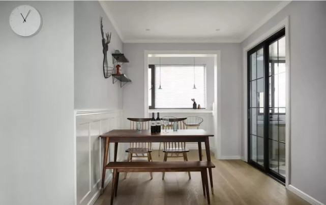 102平北欧风三居室，选择深色布艺沙发只是为了耐脏