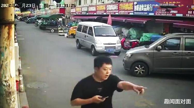 江苏一辆特斯拉撞倒碾压一男子,知情人:车主想找店家女孩谈恋爱,被拒后上门闹事
