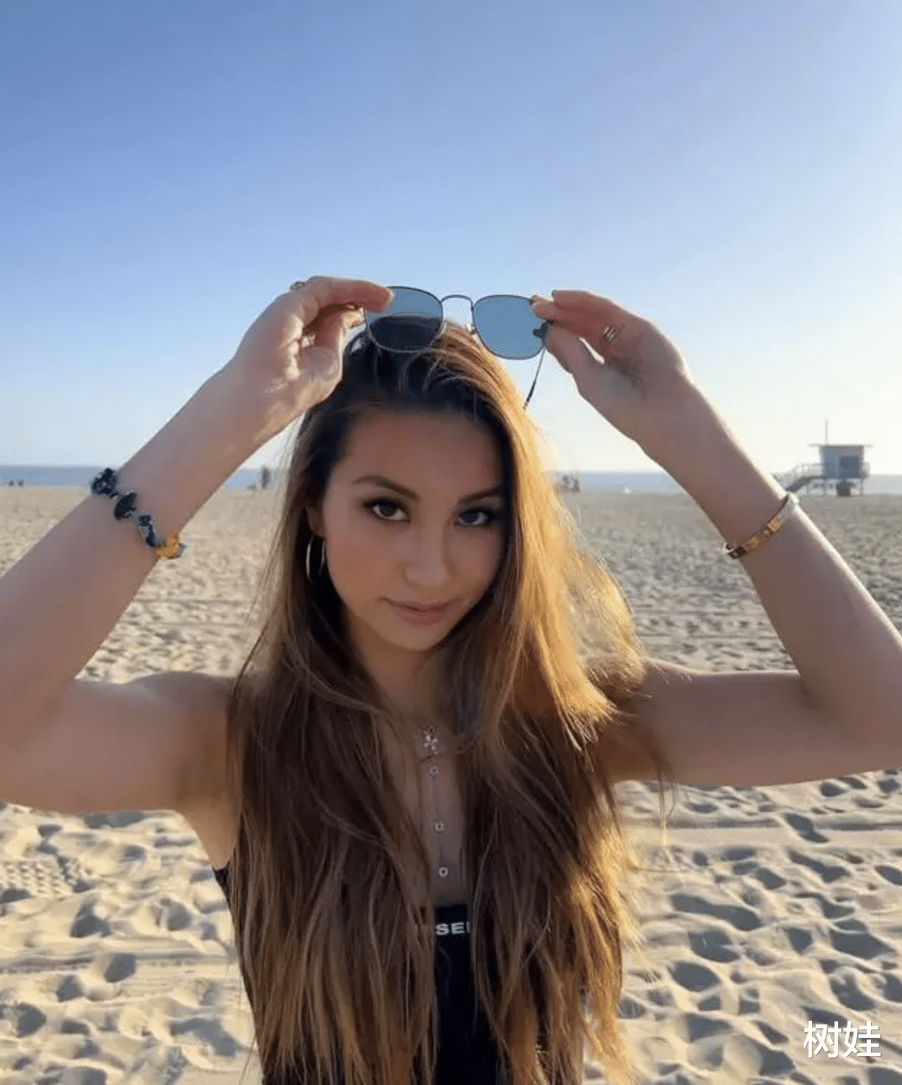 林建岳|林建岳22岁私生女近照曝光，参加派对打扮成熟，与母亲长居海外