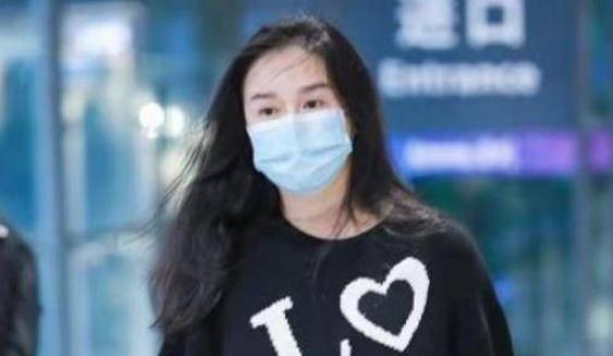 冉莹颖|冉莹颖五官又变了？素颜照嘴角怪异疑动脸，网友：对自己下死手