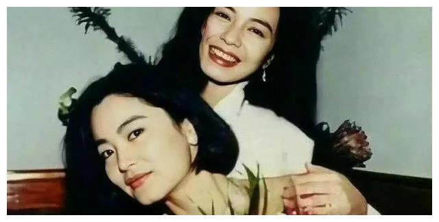 倪妮的香肩，许晴的梨涡，李小冉的美胸，这些中年成熟女星迷死人