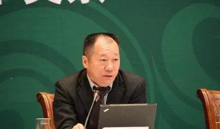 洪晃|教材插图事件洪晃发文道歉，肖鹰强硬回应：不把网络狂犬当人