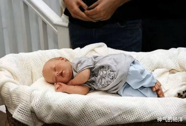 希洛|出生就抽中颜值上上签,一张照片卖3000万的她,真的有这么美?