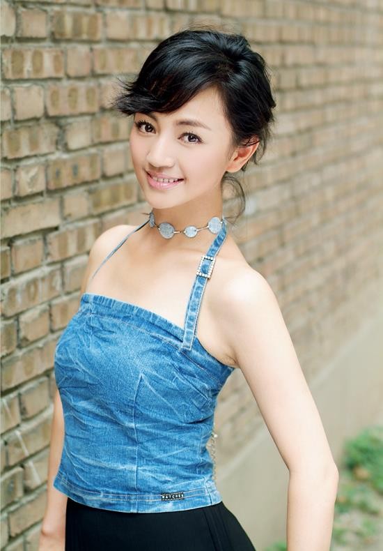 明星素颜|年轻时靠美貌出圈，如今62岁还敢晒素颜，果然实力派就是有底气