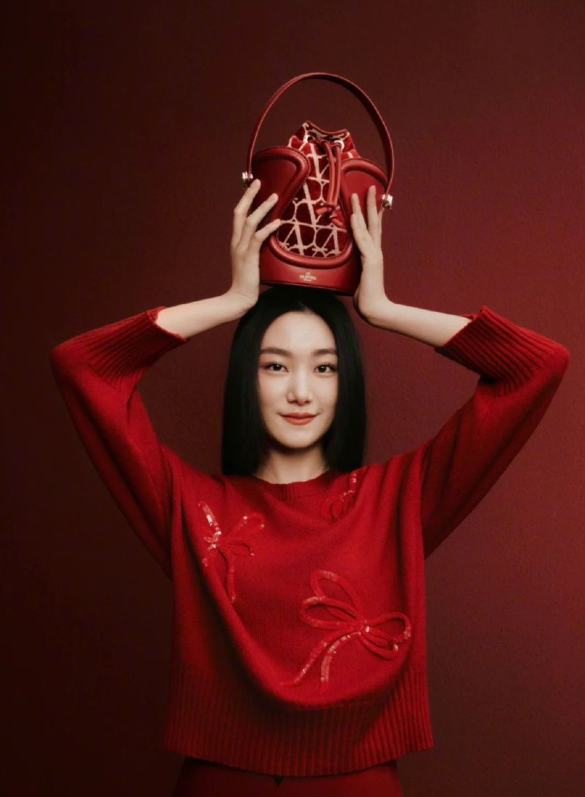 孙俪|孙俪为捧妹妹费尽心思!登上奢牌官网被骂苦瓜脸,其妹是小三所生