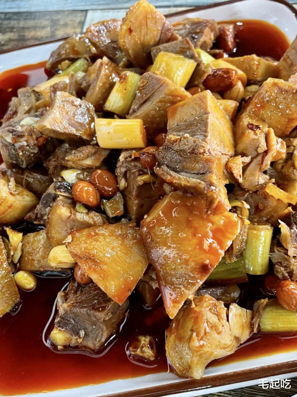 成都双流的“本地食堂”，人均消费20元左右，特色卤鹅味道太巴适