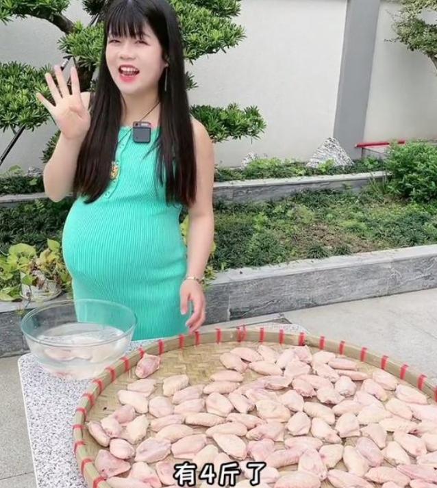 陈三废|3351W粉丝“陈三废”更视频，露孕肚引争议，网友：不检点